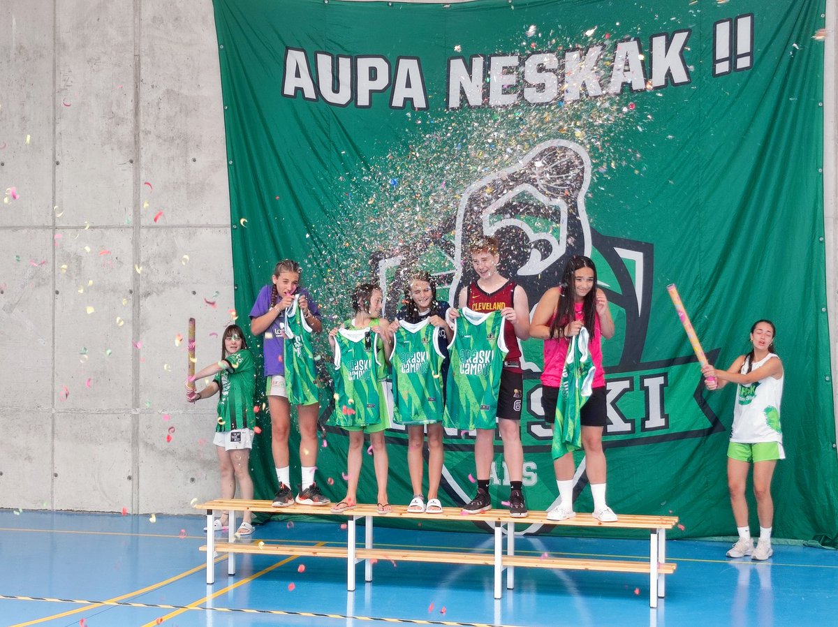 Josemolinuevo's tweet image. Fin un año más el STEP By ESTEP  de @araski.
Lucharemos por volver el año que viene.
Gracias a tod@s: @Valdegovia, entrenador@s y especialmente a l@s trabajador@s del albergue de Espejo.
Fotos finales del Campus.
#StepByStep
#DFAlava
#ConstruyendoSueños 
#AmetsakEraikitzen