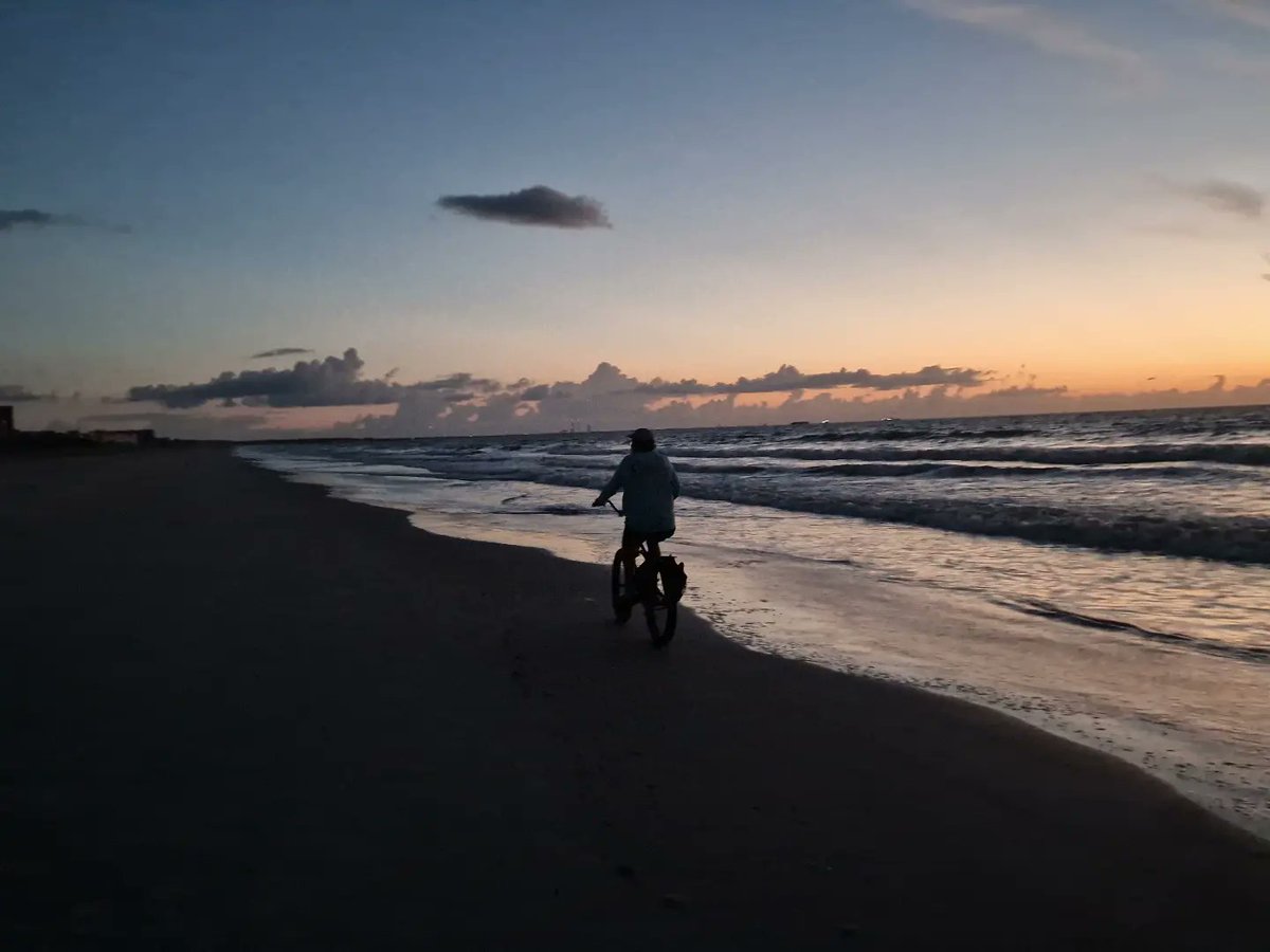 MichaelSnasdell's tweet photo. Ten of the best shots from this mornings sunrise run on Cocoa Beach. Blown away doesn't even start to explain it. 🤯🤯🤯😍🤩😍
Very little sleep from the launch 4 hours before, but so worth it. #totb #tenofthebest #florida #cocoabeach #sunrise #skyporn
https://t.co/xiZZF8C7i2 https://t.co/1Yqb8jDjgW