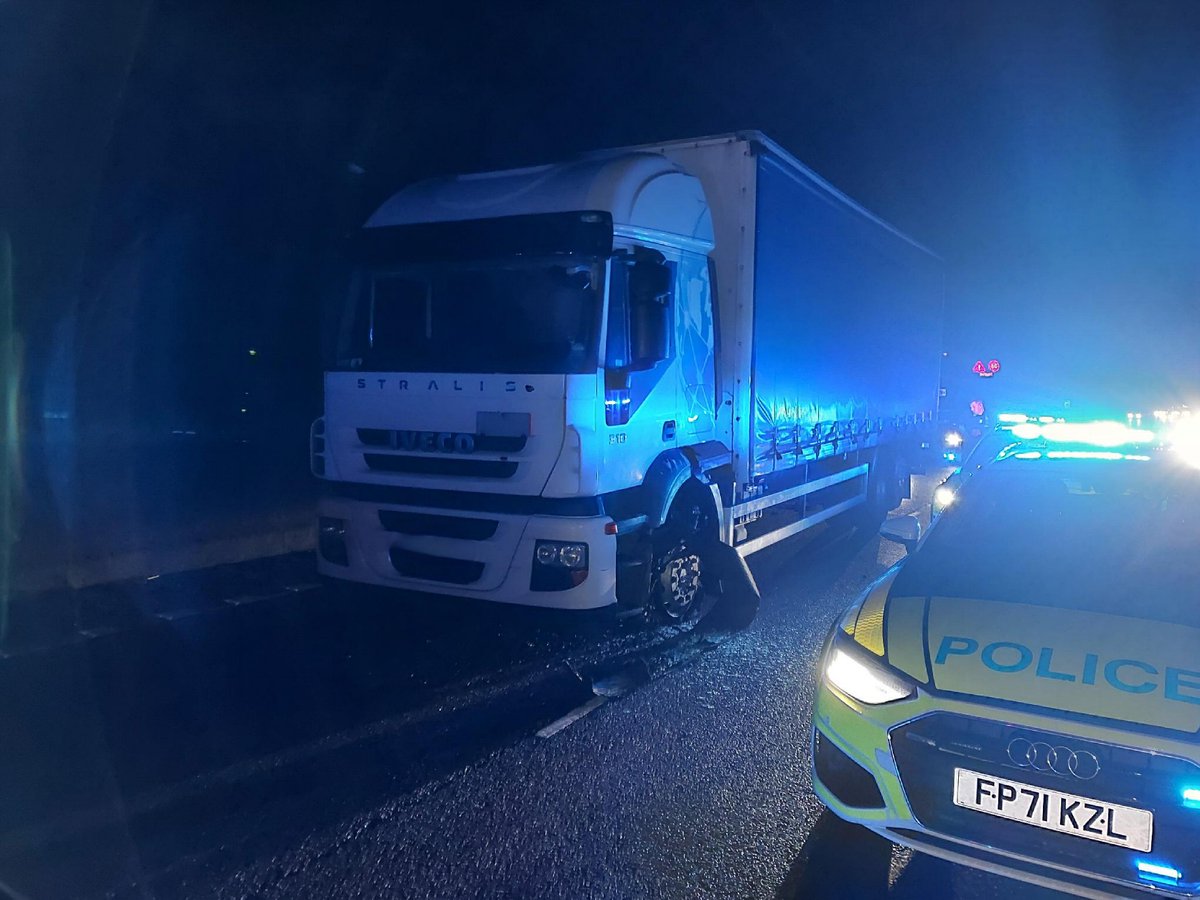 M1 Northboubd 

Lorry seen scoping out Services in Northampton looking to commit freight crime. Within minutes of an ANPR marker being added we get behind it. 

Vehicle stung and two suspects arrested in bushes nearby after attempting to run. 

#DisruptingCriminality #Gp2