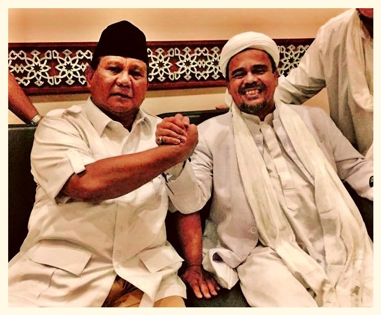 __AnakKolong's tweet photo. MENUNGGU "TELUNJUK" KOMANDO |
.
.
Kelompok 212 dan sejenisnya "nyaris" tak mendukung eks Gubernur 212 DKI Jakarta, yg 'trend elektabilitasnya terus 'descending.

Jika eks Gubernur 212 tak bisa ikut serta dlm kontestasi, dapat dipastikan kelompok 212 dan kelompok sejenisnya, tak mungkin mendukung mas Ganjar Pranowo • @PDI_Perjuangan
.
.
Terlebih Presiden Jokowi tak hadir dalam Harlah PBB bbrp waktu lalu, lalu Rocky bereaksi.

Ketidakhadiran Presiden Jokowi, pun isu ttg Rocky, tampak ingin "diculik" dgn aksi "teatrikal" di panggung PSI, tapi gagal.

Isu ttg Rocky tetap menggelinding & tak ada yg bisa membantah bhw Presiden Jokowi tak hadir dlm Harlah meriah, meskipun digelar di "bulan & di "bintang". 😁😁😁
.
.
KINI, KELOMPOK 212 DAN SEJENISNYA, TAMPAK TIARAP, MENUNGGU "KOMANDO". 😁
.
.
"🍻"
#SalamKomando ! 😁