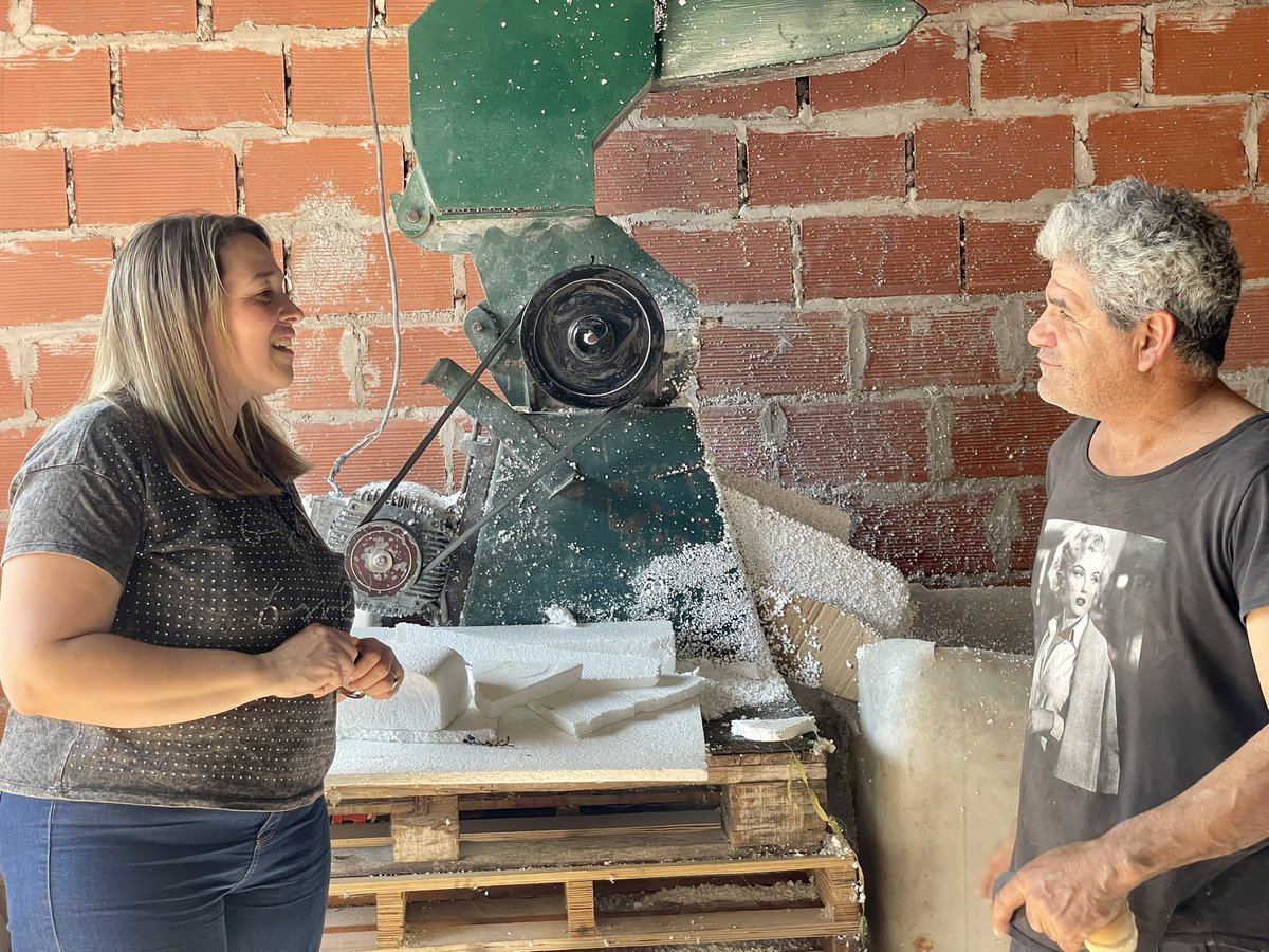 MLRamirezOK's tweet photo. Recorriendo cada barrio de #LaMatanza, las personas nos expresan su malestar y su desilusión por la falta de políticas públicas en todas las localidades del distrito. En ese contexto acercamos nuestra propuesta a la comunidad de Gregorio de Laferrere. https://t.co/ve3urXYfXl