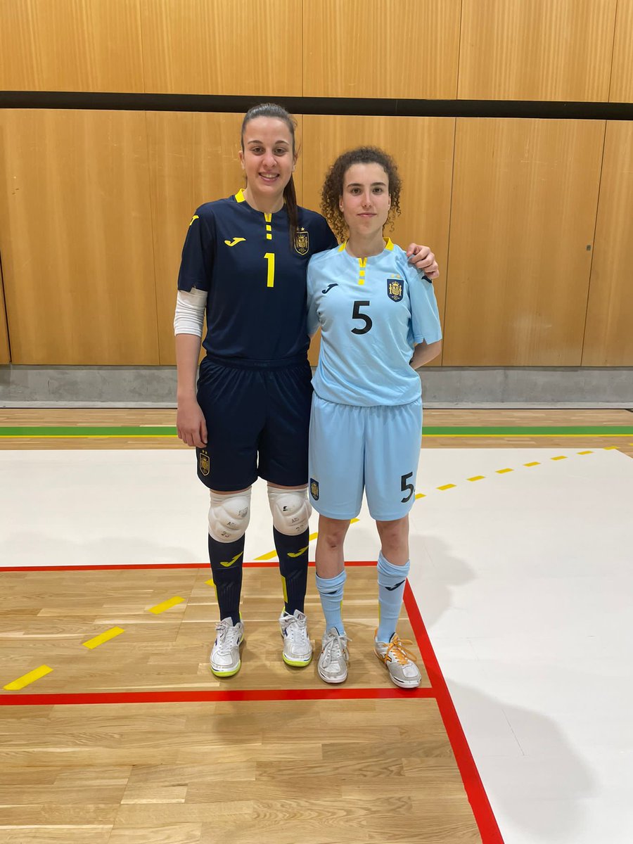 FSFMostoles's tweet photo. 🇪🇦 ESP I Nuestras jugadoras @aripcf_23 y @claudiabs__ han sido convocadas con la @SEFutbolFem Sub-21 para los entrenamientos que tendrán lugar en Las Rozas.

También jugarán un amistoso ante el @ADAlcorconFSF

#FSFMóstoles https://t.co/jTB7gRFBo1