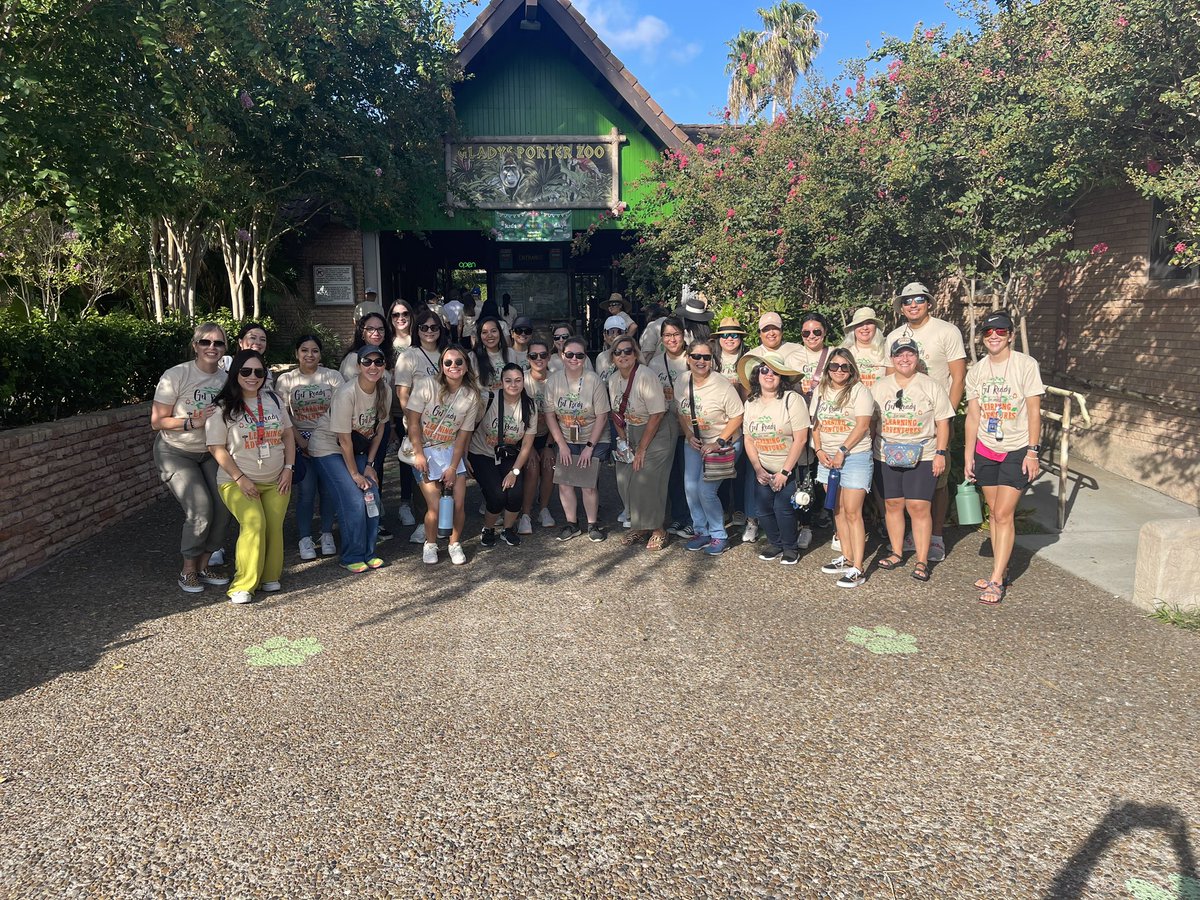 IvonneS65259027's tweet photo. The learning adventures continues with some wild team building at the zoo 🐅🐘🙌🏼♥️
#InspireEngageEmpower #HCISDHeartsEmployees #TeamWilson https://t.co/FyrmxMIEB7