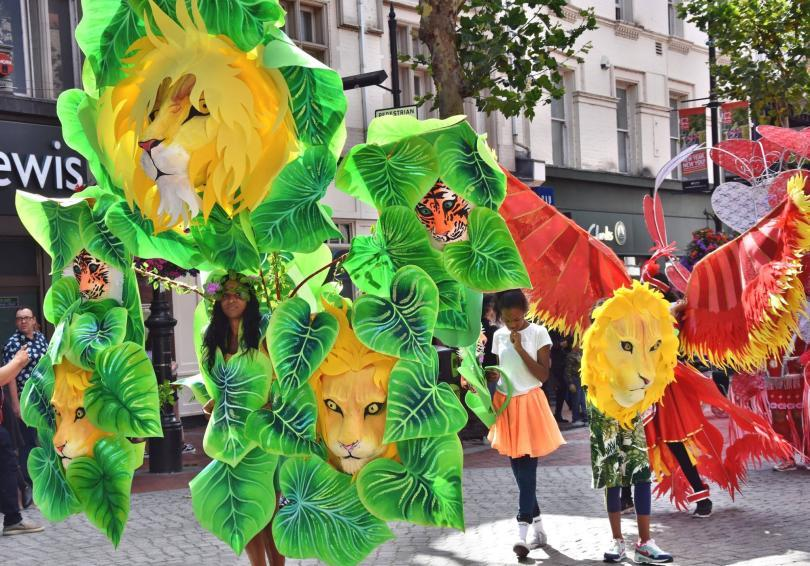 RDGWhatsOn's tweet photo. On 12 August, Reading gets a Caribbean makeover as @CultureMixArts bring their Carnival of the World to Broad Street. Expect plenty of live performances, including @RASPOUK, and the Broad Street Parade - with dancers, drummers and some surprises too!
https://t.co/pLFu7VIoJP https://t.co/OP2kMM6FS8