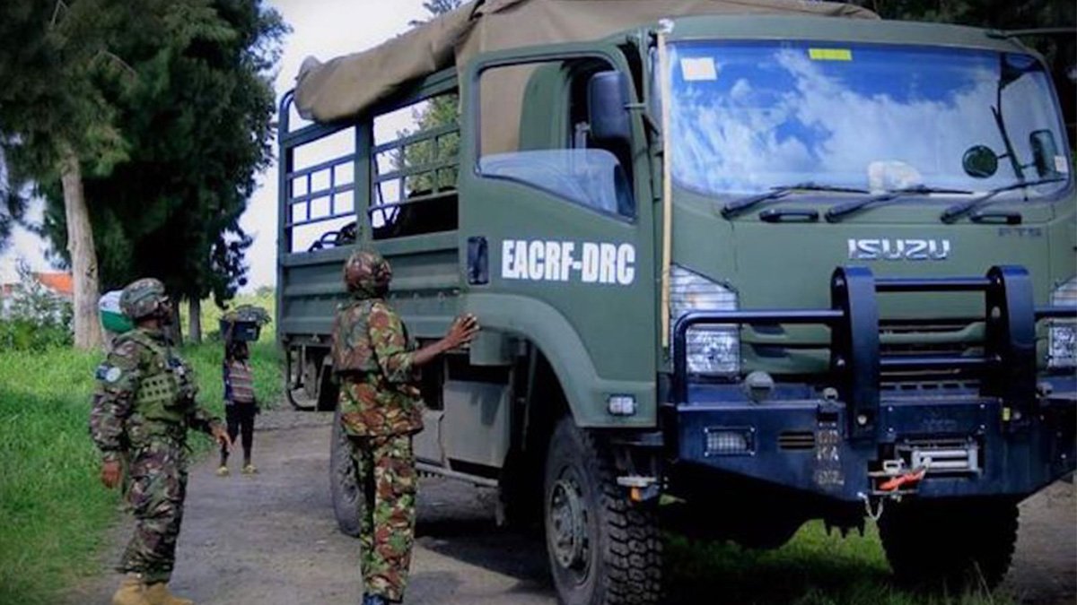 michombero's tweet photo. #RDC🇨🇩: la société civile du territoire de #Rutshuru et #Nyiragongo alerte sur l'extraction du sable sur la colline de Nyundo par les troupes Kenyanes🇰🇪 de #EAC 
" Des tracteurs de l'#EAC sont en pleine action d'extraction du sable sur la colline #Nyundo en groupement Buhumba, village Rwibiranga. Ces champs des populations situés sur cette colline ne devraient pas être détruits sans rien bénéficier en contre partie'', disent Mambo Kawaya et Jean-Claude Bambanze, de la société civile de #Nyiragongo et #Rutshuru