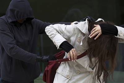 BNDeStemRdaal's tweet photo. Jonge vrouw aangevallen door man tijdens wandeling in bossen bij Roosendaal https://t.co/QL7ZeygdHD https://t.co/pv9JFB6Bsm