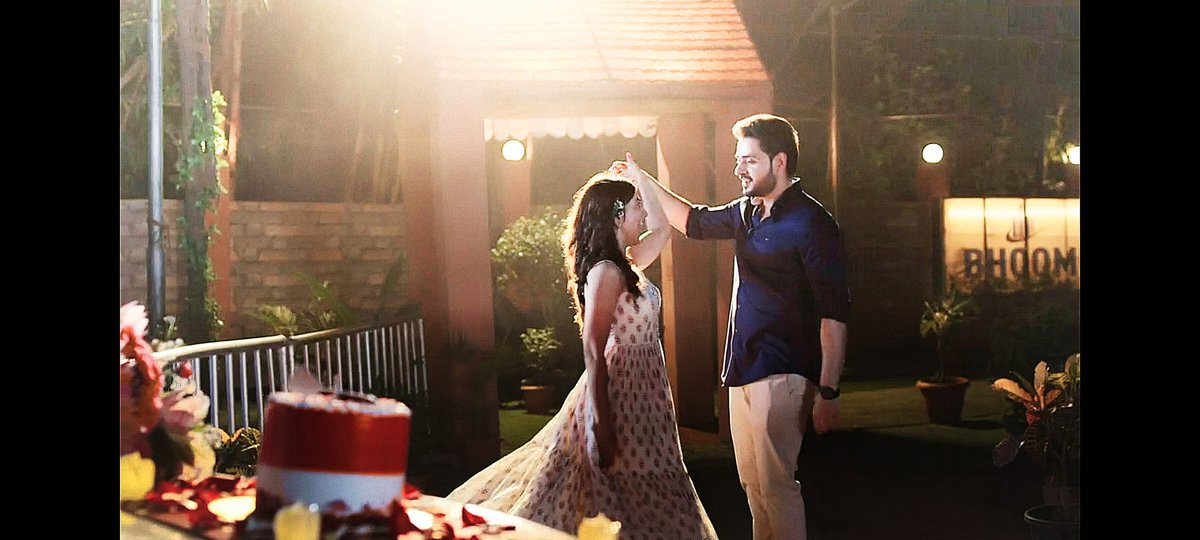Ridzupie's tweet image. I hate you makers for ruining Katha's birthday 😤 This woman is experiencing true happiness after such a long time and you had to do this 🔪

#KathaAnkahee #Kaviaan