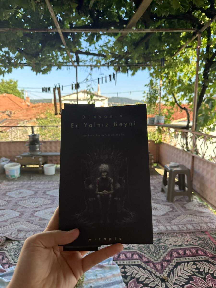 doublesinem's tweet photo. Yıllar geçer ama bazı şeyler değişmez 🥹
@skaraismailoglu #dunyanınenyalnizbeyni https://t.co/CRBuDOI882
