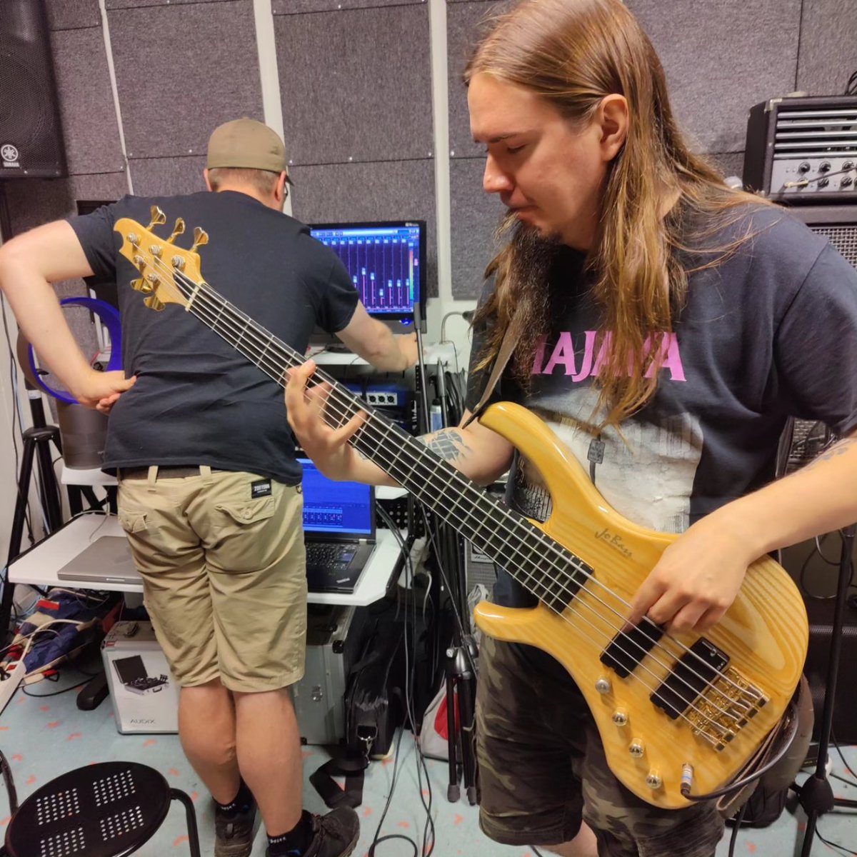 keomafinland's tweet photo. Next up: BASS (🔴)

Ps. Look for the second image. Fast huh? 🤩

#recording
#thirdalbum
#newalbum
#newalbuminthemaking
#bassplayer
#bassplayersofinstagram
#bassrecording 
#keoma
#keomafinland
#progressivemetal 
#hybridmetal https://t.co/Ez305anajk