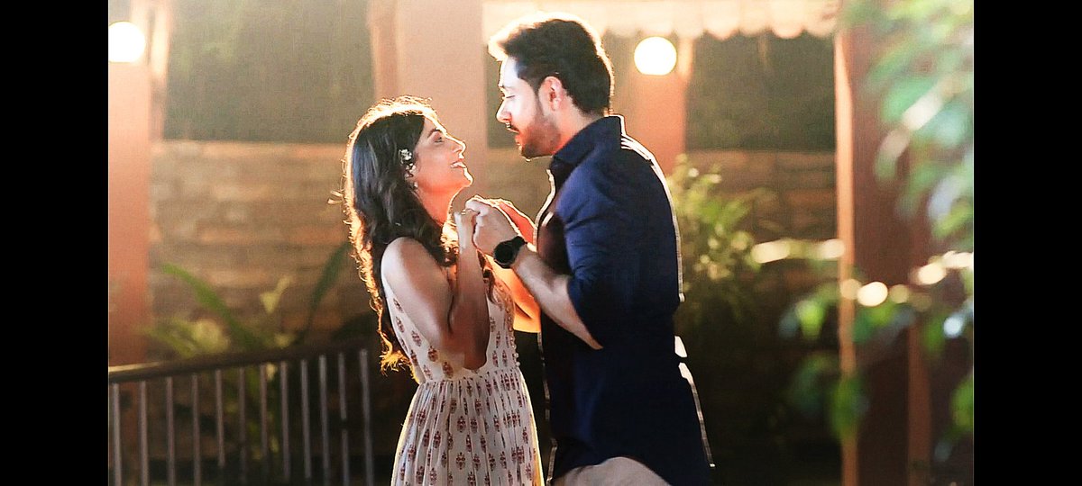 Ridzupie's tweet image. I hate you makers for ruining Katha's birthday 😤 This woman is experiencing true happiness after such a long time and you had to do this 🔪

#KathaAnkahee #Kaviaan