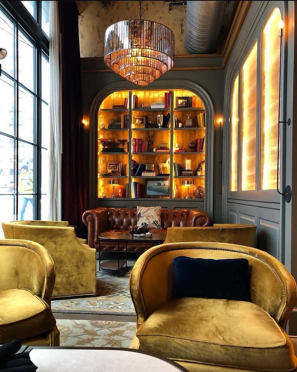 Our Library... perhaps the perfect place for your next Happy Hour or Private Dinner. 🛋🍴
.
.
.
#taste222chi #businessmeeting 
#happyhour #afterwork #afterworkdrinks #corporateevents ##chicagoeventplanner #chicagofood #westloop #blackowned #privatedinner #privateevents #312eats