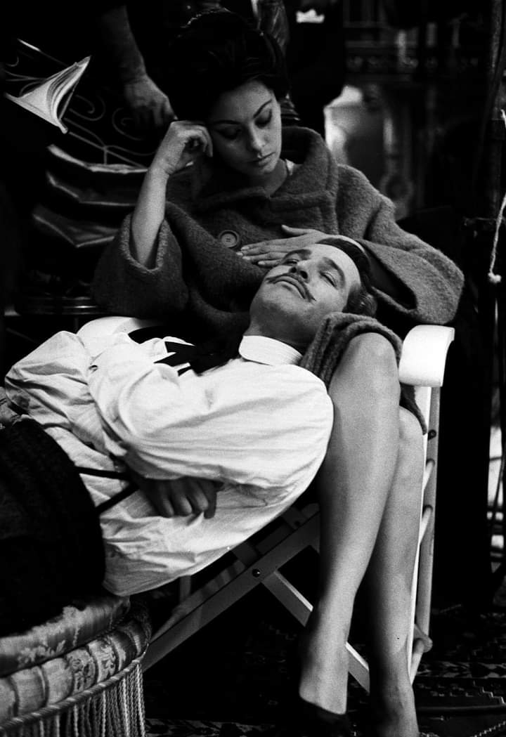 xolaurencexo's tweet photo. Evening mood #SophiaLoren and #PaulNewman #LadyL #onset 💕 https://t.co/Myyrrua8V9