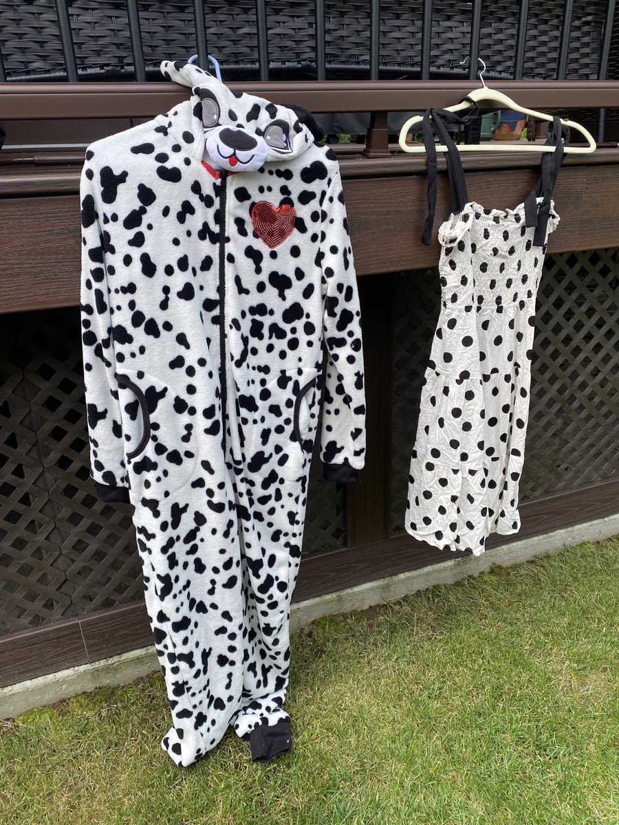 JillRitesComedy's tweet image. MOVING FROM MY DALMATIAN PARTY NIGHTLIFE OUTFIT TO AN EISENHOWER-ERA WOMAN’s DRESS.

(MY HOUSE, BACKYARD, &amp;amp; GARAGE IS A MULTI-CREATIVE FORM STUDIO/VENUE RIGHT NOW.)

#THEATER #CONTEMPORARYART #STUDIOPRACTICE #PERFORMANCERESEARCH