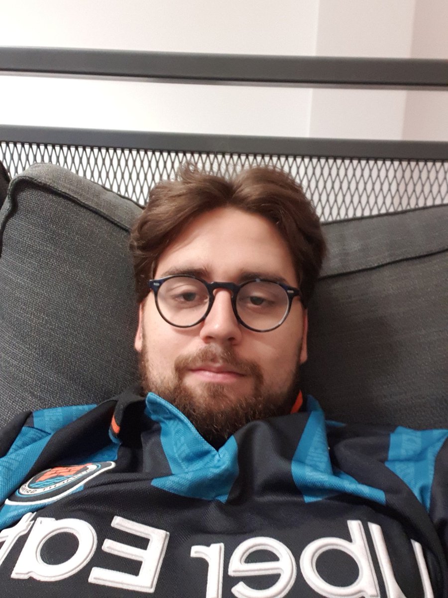 SMILEY_s6's tweet image. Got knocked out by tonsilitis some days ago but recovered decent for our big match today. Hopping on the rift soon hope to make you all proud #EINS