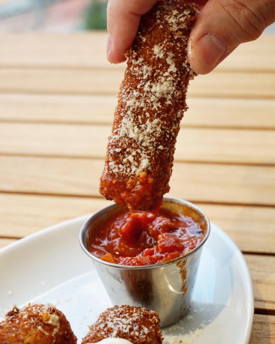 🚨 Warning: this post might make you hungry. 🤤 #harryspizzeria (📸: <a href="/mmtakemiami/">Mitch & Mel Take Miami</a>)