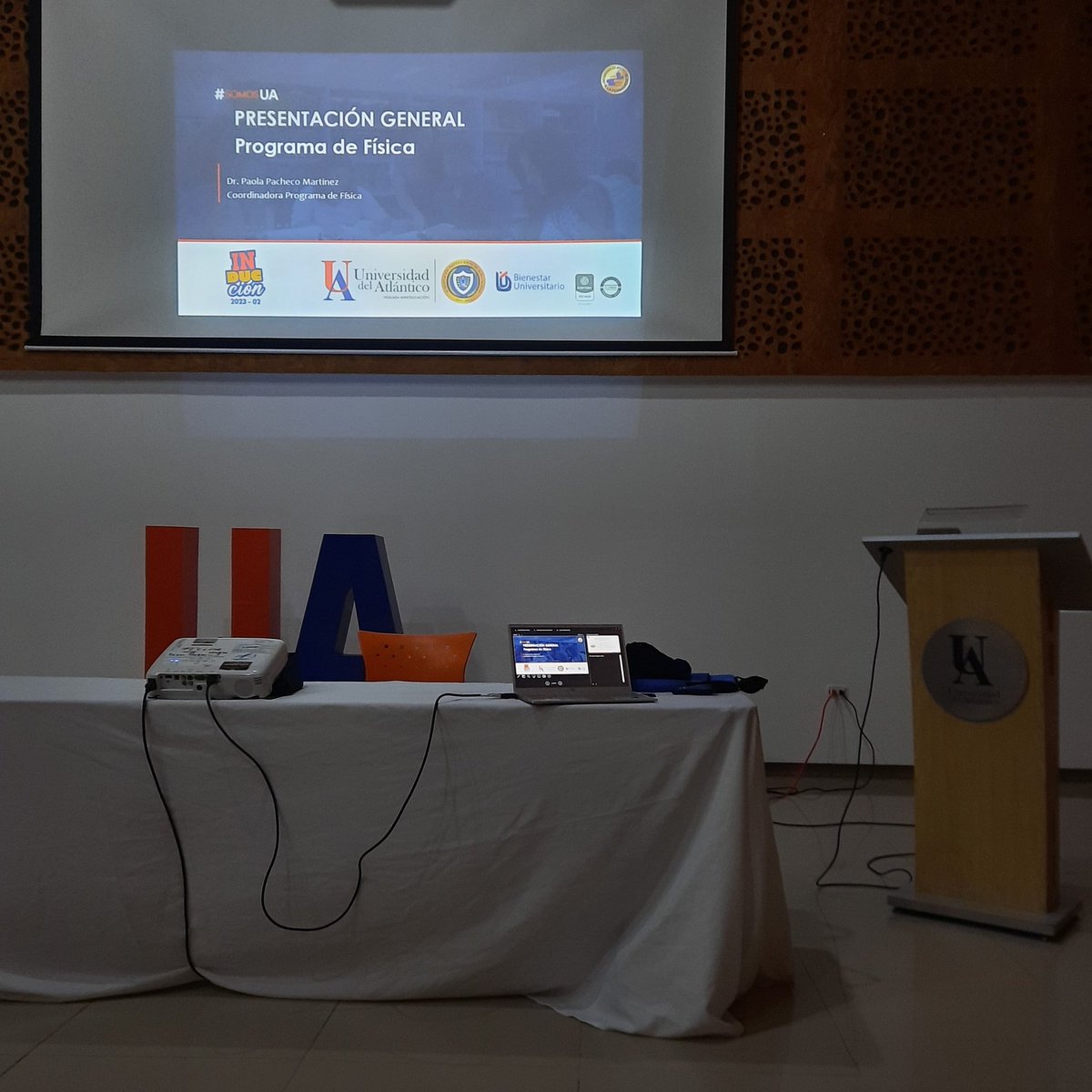 Por empezar: Bienvenida a estudiantes de <a href="/FisicaUA/">Física Uniatlántico</a> <a href="/udeatlantico/">Universidad del Atlántico</a>. 
Inicia un nuevo semestre y un nuevo proyecto para varias personas.