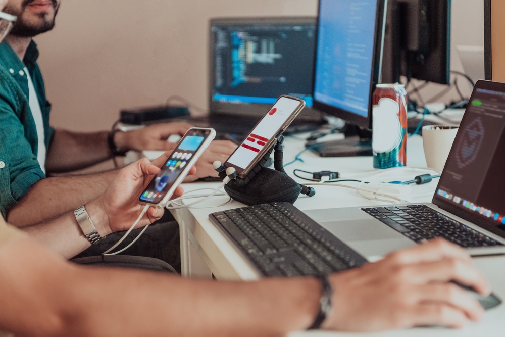 Baufest's tweet photo. ℹ Descubre en esta nueva nota de #Blogfest cómo las aplicaciones híbridas combinan lo mejor de las apps nativas y las aplicaciones web, optimizando el código y reduciendo costos 👉 https://t.co/r4gpgFDSzI
#EvolvingBusinessTogether💯
#SolucionesDeSoftware #AplicacionesHíbridas https://t.co/R18je5Qvi3