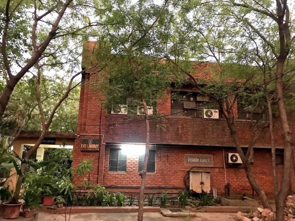 SaibBilaval's tweet image. Friends and comrades, some heartbreaking news & an appeal.
The JNU admin is shutting down the department library of our world-class Centre for Historical Studies, which housing tons of rare, important books & docs.
Please amplify this issue for me tonight 🙏🏾
#SaveCHSLibrary