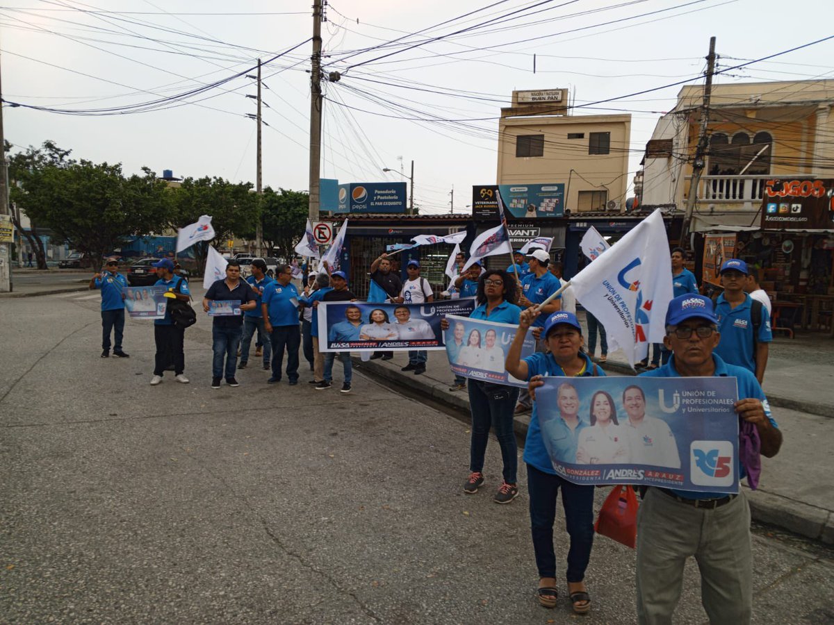uniprou_ec's tweet photo. 📍Seguimos recorriendo cada sector, cada casa, cada calle de Guayaquil, junto a nuestros compañeros llevamos la porpuesta de esperanza del binomio de la @RC5Oficial !! 🇪🇨 Con @LuisaGonzalezEc y @ecuarauz VOLVEREMOS A TENER PATRIA OTRA VEZ 💛💙❤️🇪🇨 https://t.co/bObqWNo5Jr