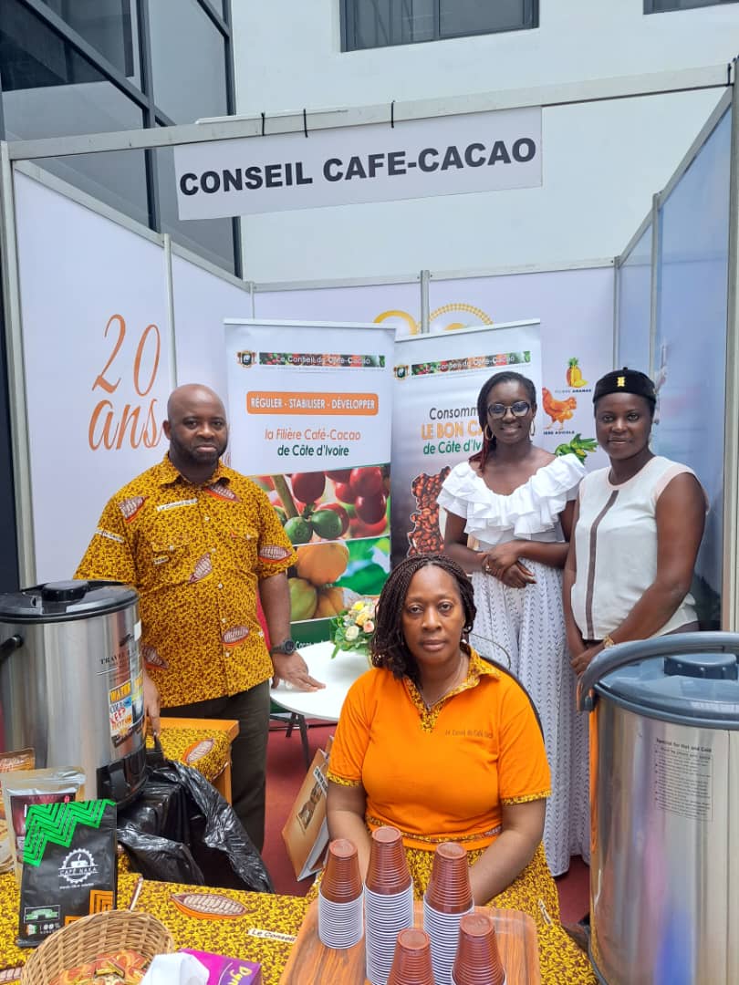 Après avoir briller aux premiers rangs de producteurs agricoles, il maintenant urgent de briller aux rang des transformateurs agro. C'est mon ressenti aux sortir des journées promotionnelles des filière agricoles par la @fircaOfficiel 
wordpress.com/post/aichadion…