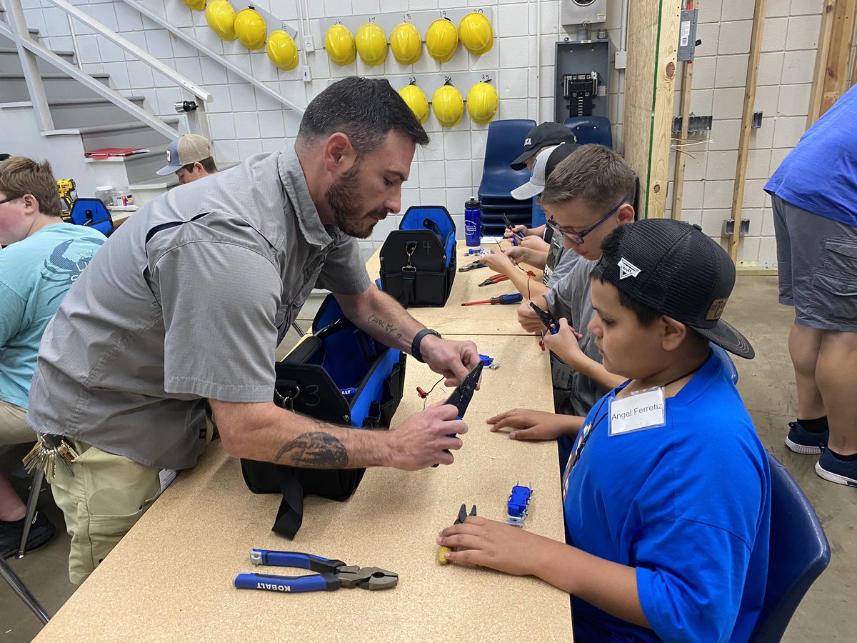 KarenBoyles1's tweet photo. What are students doing this summer? Alexander County Middle School students are learning about Electrical, Carpentry, and Masonry CTE classes and pathways during their Summer Career Accelerator Program. #CTEforNC #NCNorthwestCTE https://t.co/Wm813582Oz