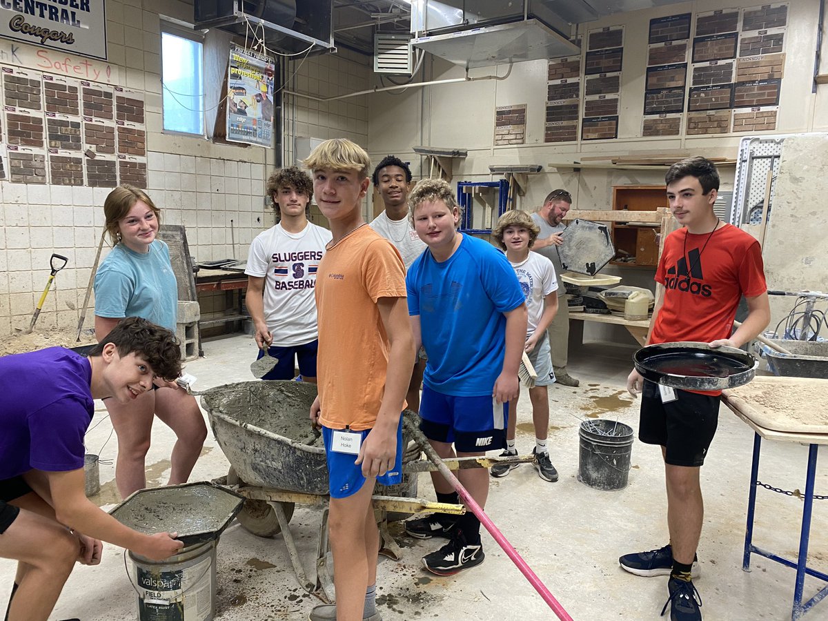 KarenBoyles1's tweet photo. What are students doing this summer? Alexander County Middle School students are learning about Electrical, Carpentry, and Masonry CTE classes and pathways during their Summer Career Accelerator Program. #CTEforNC #NCNorthwestCTE https://t.co/Wm813582Oz