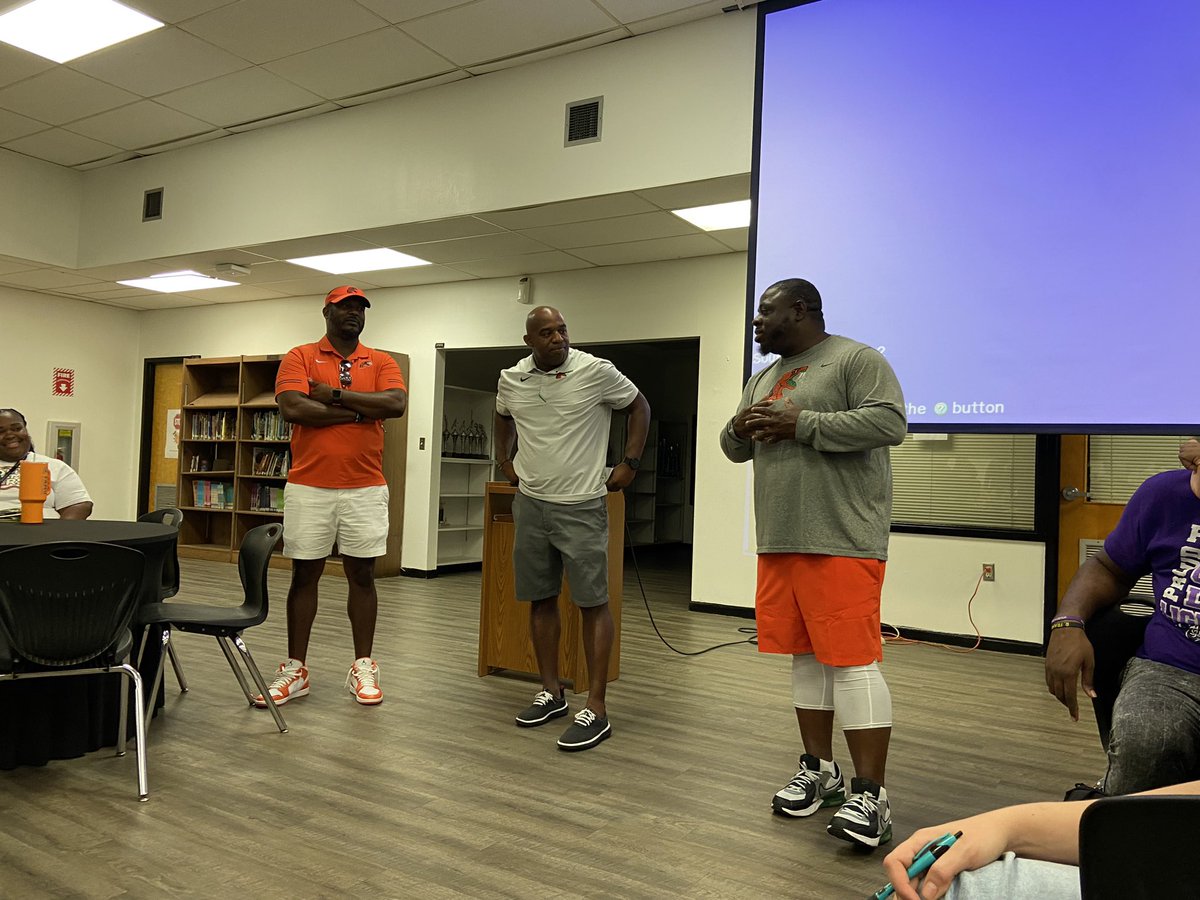CoachACCarter's tweet photo. It’s nothing like HOME🫲🏾🫲🏾🫲🏾 I would like to shout out our players for spending time at Nims Middle School today serving our community🫲🏾🫲🏾🫲🏾 #FAMUly #TruLocal2502💚🧡 https://t.co/sClt5NnW5O