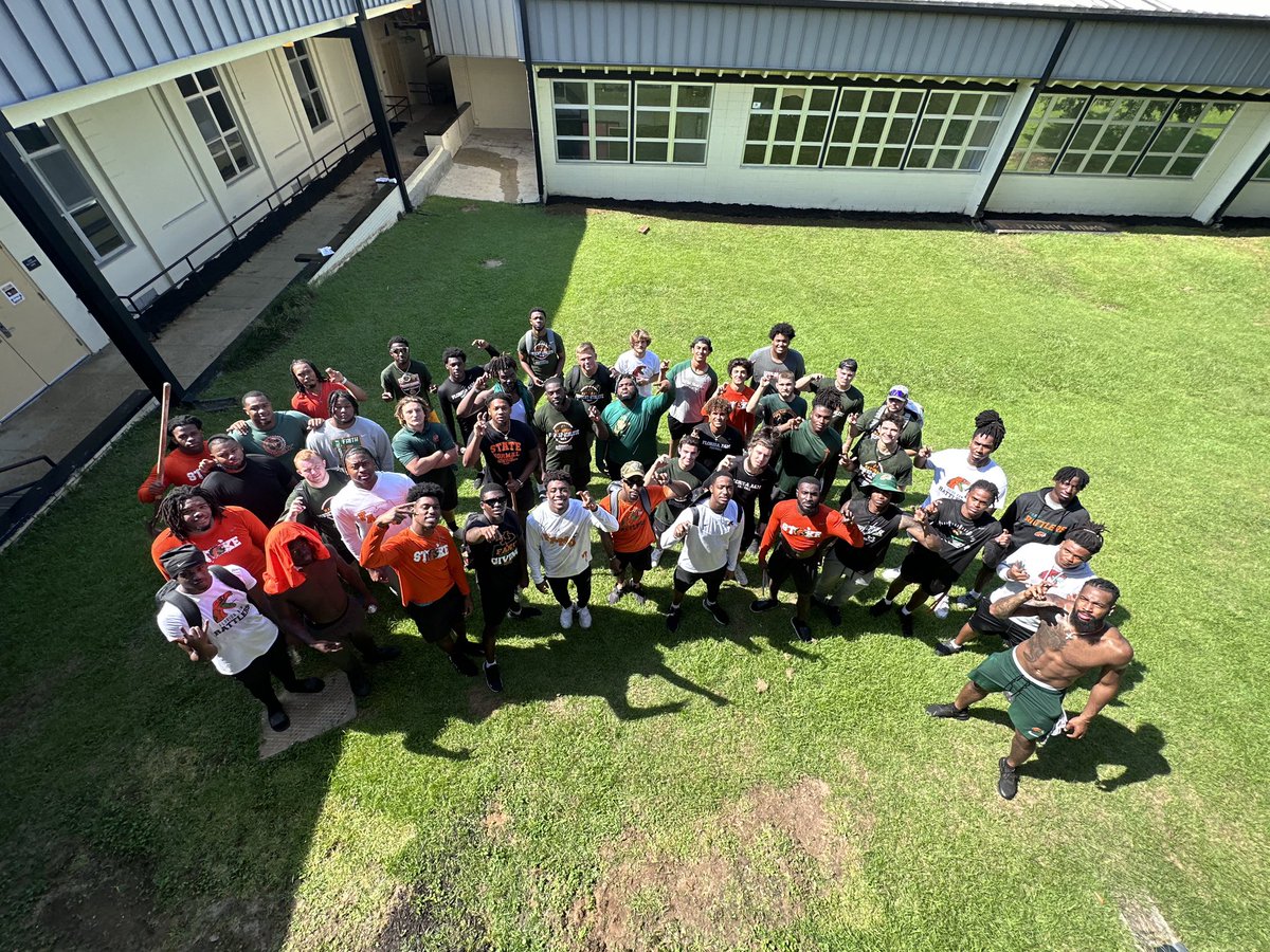 CoachACCarter's tweet photo. It’s nothing like HOME🫲🏾🫲🏾🫲🏾 I would like to shout out our players for spending time at Nims Middle School today serving our community🫲🏾🫲🏾🫲🏾 #FAMUly #TruLocal2502💚🧡 https://t.co/sClt5NnW5O