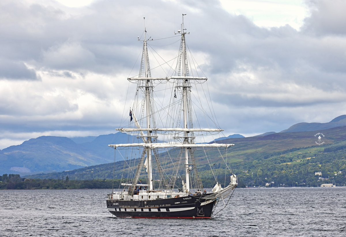 DougieCoullPix's tweet photo. 1/2 - TS Royalist tall ship sea cadet training vessel arriving at Greenock.

#tallship #shipsinpics #seacadets #TSRoyalist #greenock #inverclyde  #sailingship https://t.co/h103yySXKp
