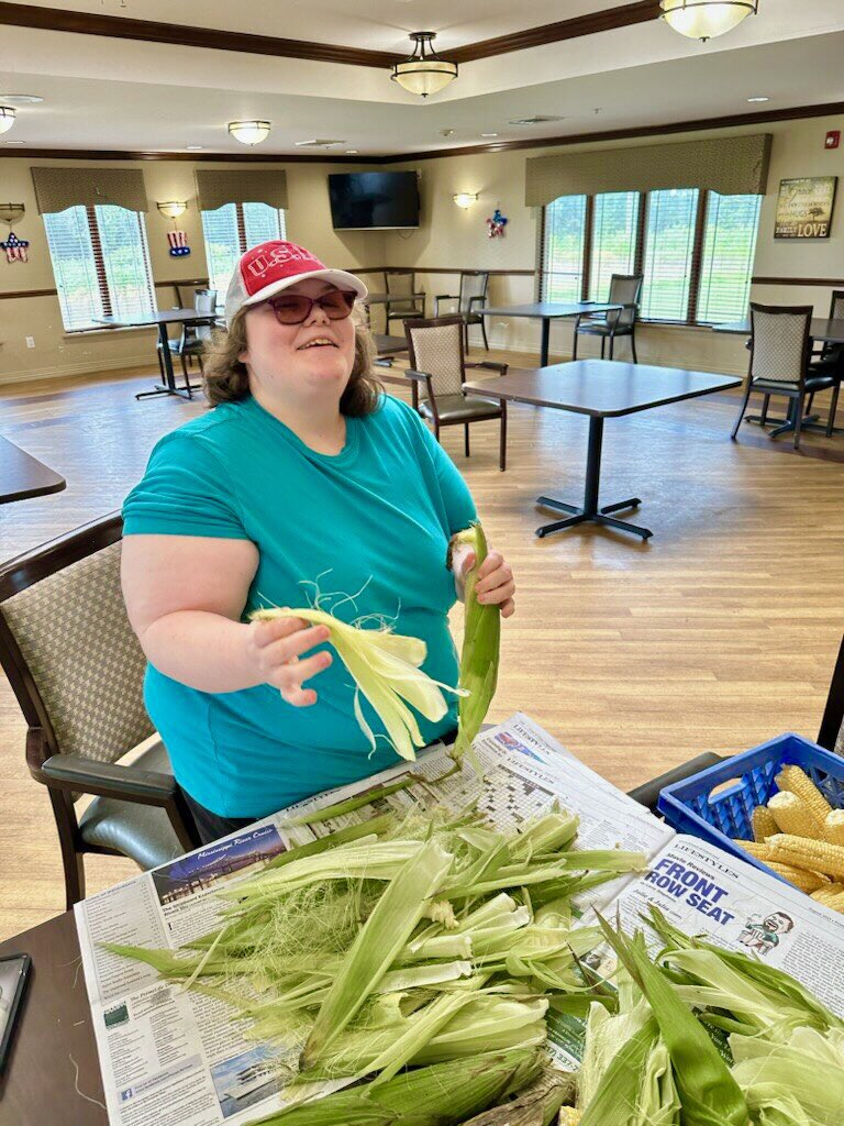 PremierHM1's tweet photo. #GilmanHealthcare were busy bees! 🐝 Big thank you, to Lisa Carley who brought in many dozens of sweet corn for us to enjoy! 🌽 Our residents were excited to shuck the corn &amp; it brought back happy childhood memories!
#premierhealthcare #welovecorn
https://t.co/mFqoP9lLBR https://t.co/AhiOfJWpxN