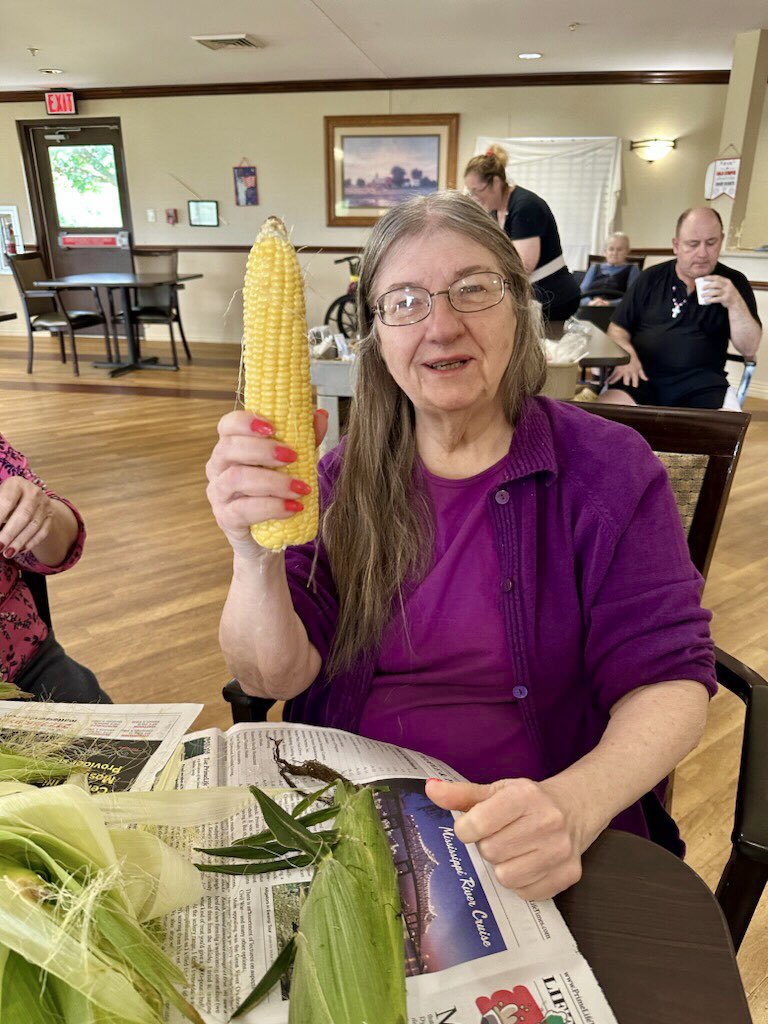 PremierHM1's tweet photo. #GilmanHealthcare were busy bees! 🐝 Big thank you, to Lisa Carley who brought in many dozens of sweet corn for us to enjoy! 🌽 Our residents were excited to shuck the corn &amp; it brought back happy childhood memories!
#premierhealthcare #welovecorn
https://t.co/mFqoP9lLBR https://t.co/AhiOfJWpxN