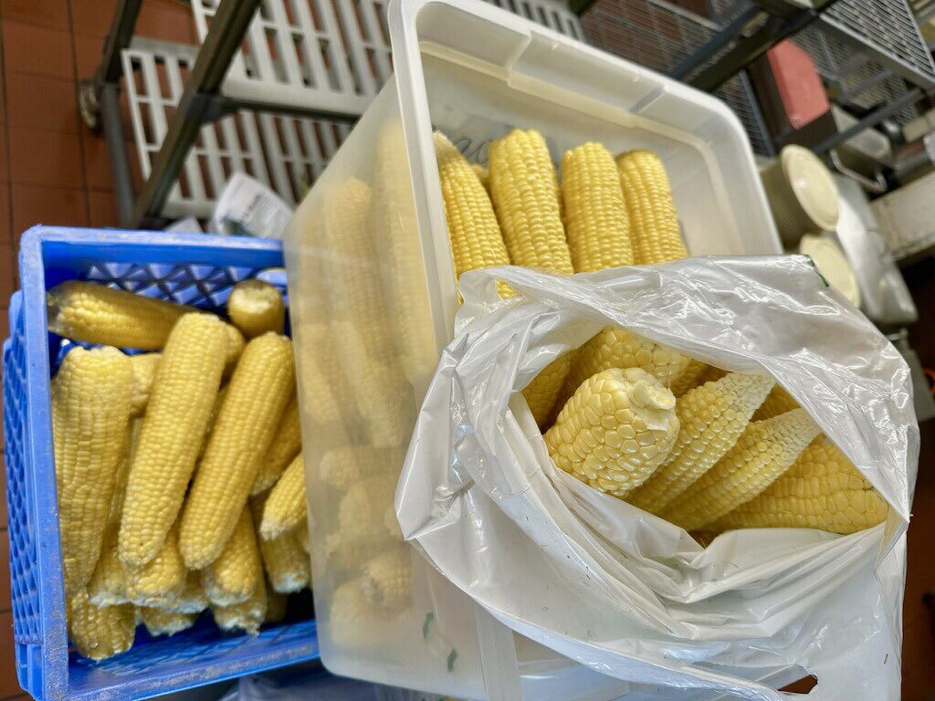 PremierHM1's tweet photo. #GilmanHealthcare were busy bees! 🐝 Big thank you, to Lisa Carley who brought in many dozens of sweet corn for us to enjoy! 🌽 Our residents were excited to shuck the corn &amp; it brought back happy childhood memories!
#premierhealthcare #welovecorn
https://t.co/mFqoP9lLBR https://t.co/AhiOfJWpxN