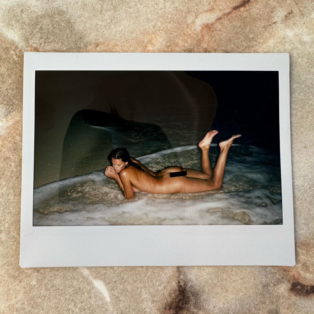 Gabe and I spent two days trekking round the island shooting content. We ended the adventure at dusk, on the beautiful beach of Porto Katsiki.  I was frolicking naked in the waves having THE TIME of my life🧜‍♀️  fair to say we severely cramped their style
#TBT #ThrowbackThursday