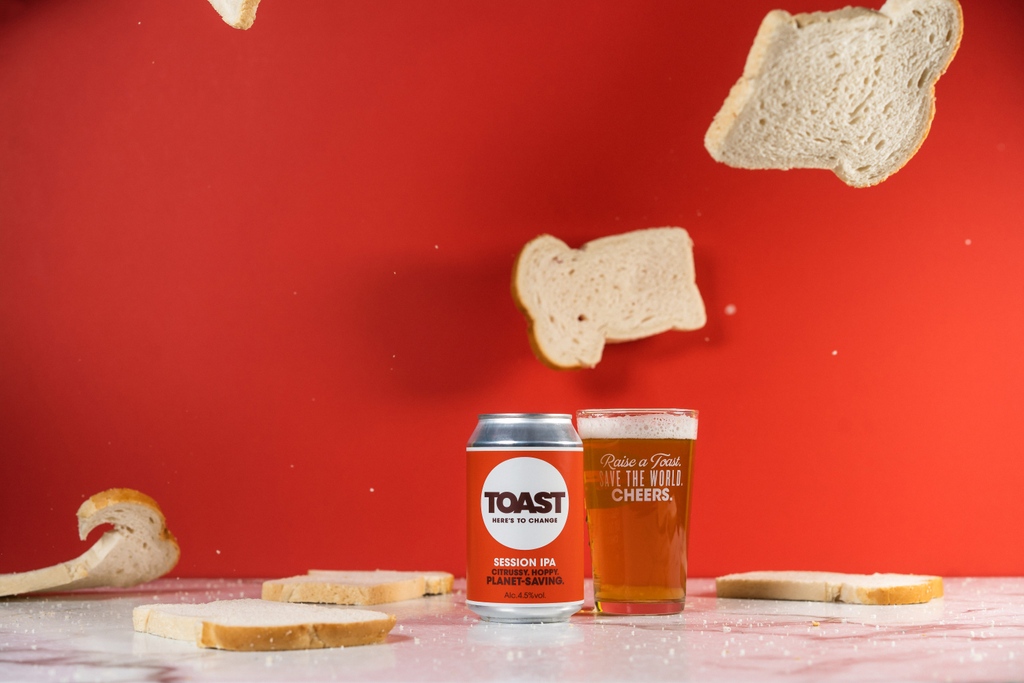 ToastAle's tweet image. 🍞It's #IPADay (yes, there really is a day for everything!) So it's the perfect time raise a Toast with our Session IPA - deliciously well-balanced, hoppy and sustainably brewed with surplus fresh bread.⁠
⁠
🍻Enjoy yours today and cheers! ⁠
⁠
#ToastAle #SessionBeer