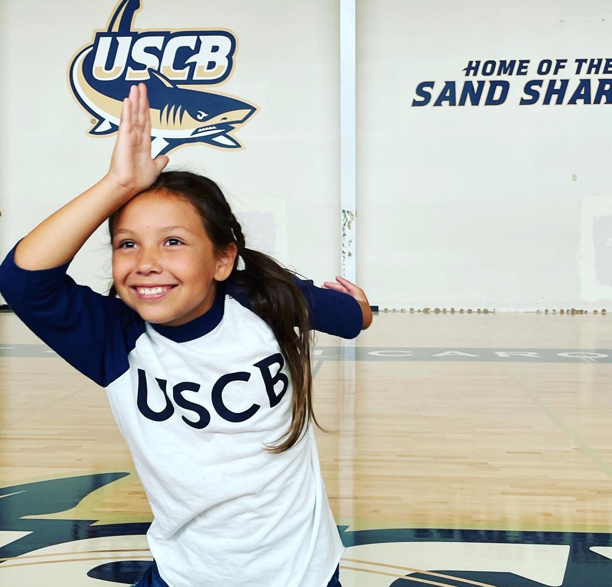 ChelseaRoberts3's tweet photo. Ponce ladies are getting pumped for @USCBeaufort first men’s and women’s basketball seasons! Checking out the new floors and practicing our fins up! @uscbwbb @USCBMBB https://t.co/726FBPjG6X