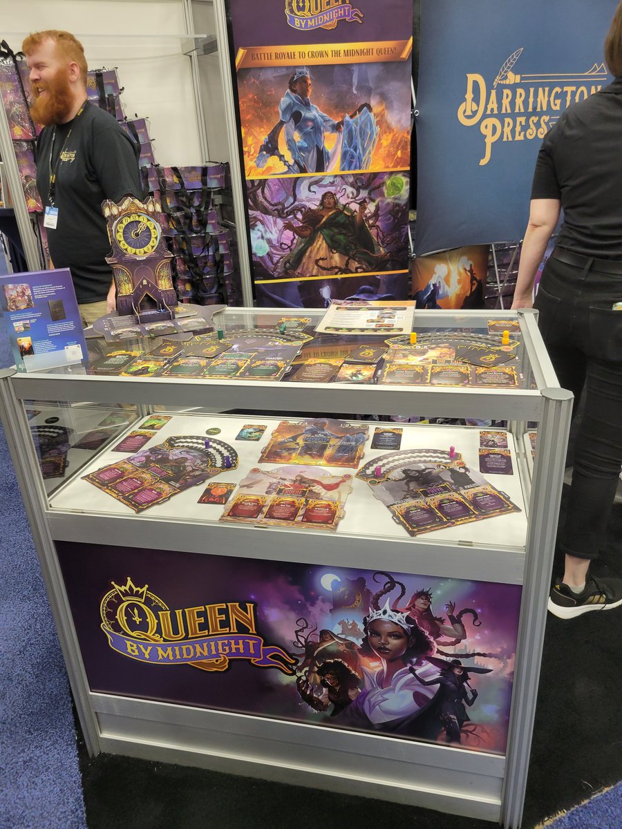 SplendedMisfit's tweet photo. @DarringtonPress @CriticalRole Totally gorgeous it. So excited to play it!!! Stunning art work! https://t.co/Hv1JKZFmYj