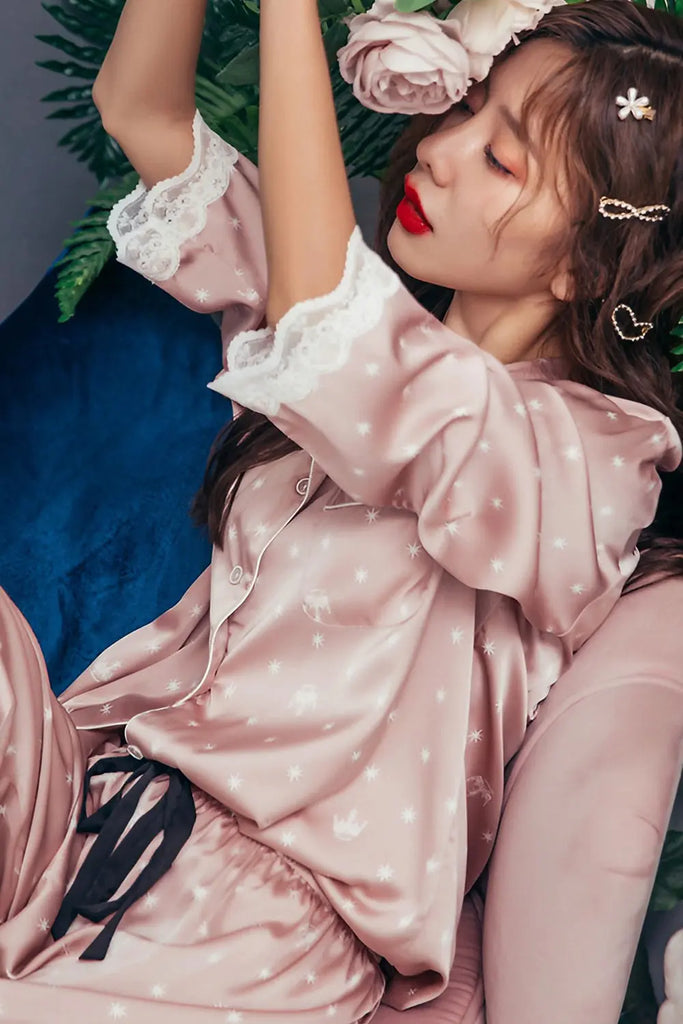 Strange_Cl0thes's tweet photo. 🤯 You won’t believe this! Spring Lace Pajamas selling at $49.99 🤯
by Strange ⏩ https://t.co/DgttrOuNqA
 🚀 Selling out fast so be quick! 🚀

#StrangeClothes #FashionOnline #TrendyClothes #FashionDeals #Fashionista #FashionAddict https://t.co/uwkyPIDnhF
