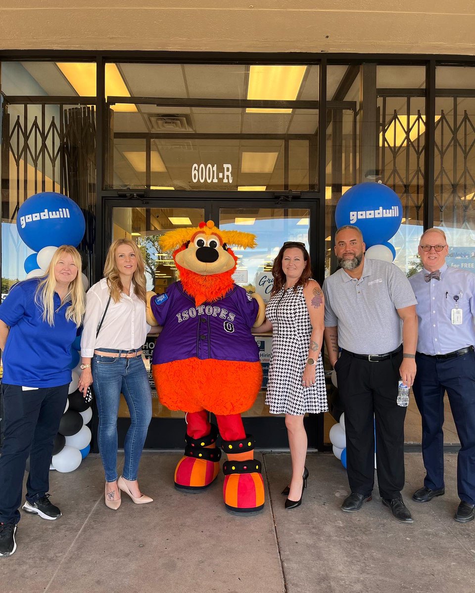 Orbit_Isotopes's tweet photo. Did some school shopping at the Grand Opening of the Goodwill on Lomas 👕 #IsotopesInvolved #GoodwillIt #community https://t.co/REC2KCh0Pl