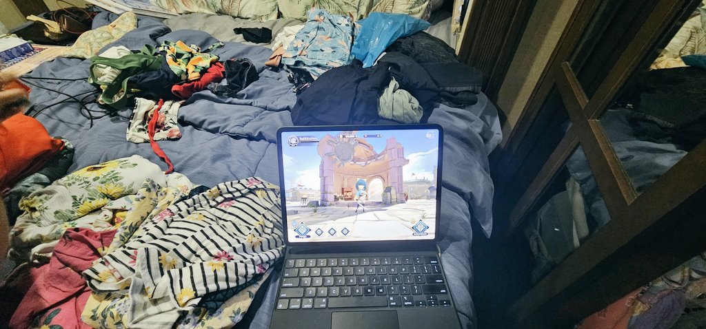 StepFam_Alchemy's tweet photo. "Hey babe, let @GuildOfGuardian and I help you with laundry" 

One thing the team have been trying to make clear able the change from ARPG to Rouge-Base is the flexibility it has with the lifestyle of the gamers lives. 

#GOGBC really has been a treat to explore, Q4 is going to be CRAZY.