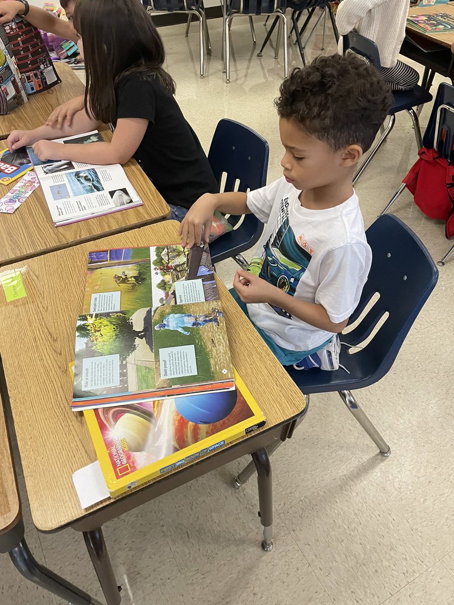 sweetsingletons's tweet photo. Getting excited about books! @Bostonkidscount 📕 https://t.co/3FSP1ArpMr