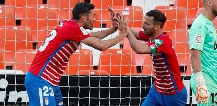 jcastro1998gcf's tweet photo. Porque lloras ?? Sólo es una foto.

La foto; https://t.co/uil6dYp2da