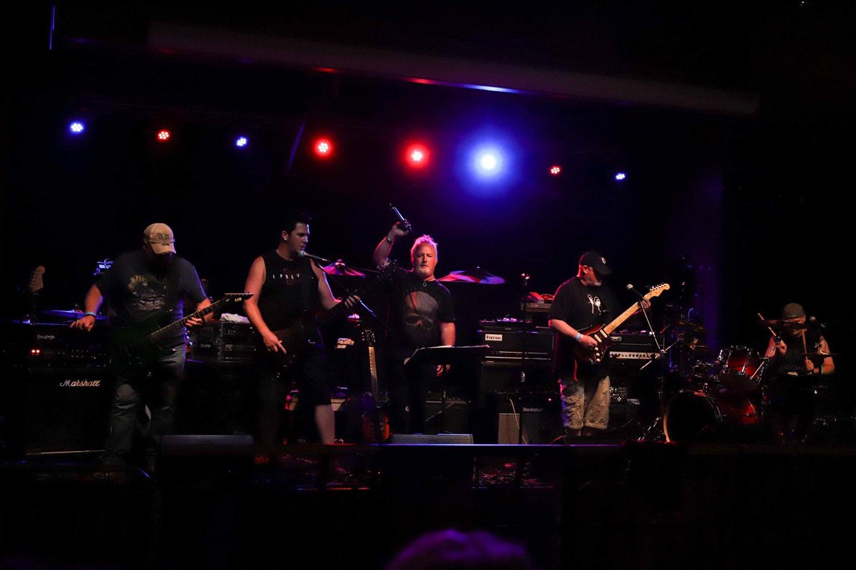 9sundays's tweet photo. Some of the great shots from @CrafthousePgh from last nights show! Thank you to Erica Rae Photography for the great pics! #supportlocalmusicpgh https://t.co/85Nbs6PfEe