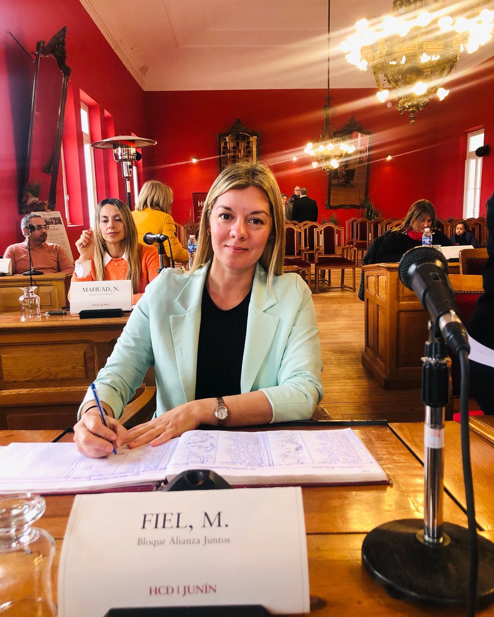 MelinaFiel's tweet photo. 📍HCD | Junín
✔️Aprobamos el loteo PROYECTAR IV 🏡 cumpliendo la posibilidad de la tierra y casa propia para más vencimos de nuestra ciudad.
Una política pública con #Hechosconcretos. @petreccapablo https://t.co/N80tZpxem3