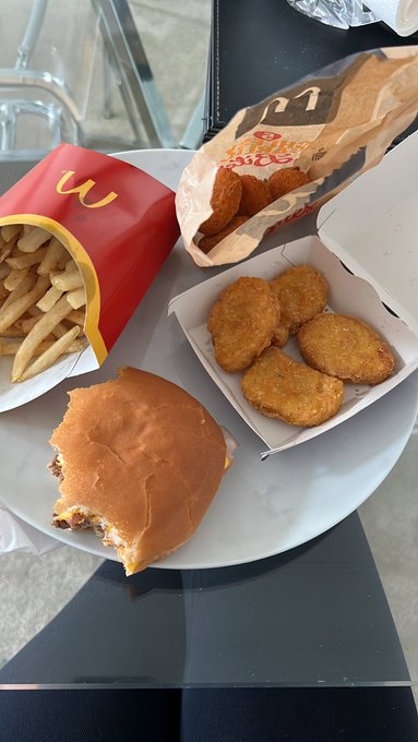 My tiny stomach can piss off https://t.co/rgHnAlZGDT<a href="/tag/mensmentalhealth"class="tags"><span>#mensmentalhealth</span></a>