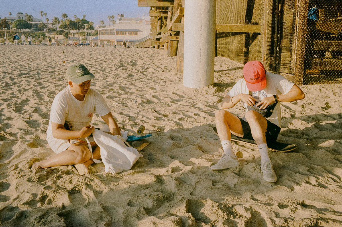 Leica_UK's tweet photo. #FilmWeek with Douglas as he captures Go Skateboarding Day at Venice Beach 🎞️

"I was skating around with my Leica strapped to my back taking pictures throughout the day, this series represents a day in my life skating and then ending up by the pier for golden hour."

#LeicaM6 https://t.co/ObE0Puk6uB