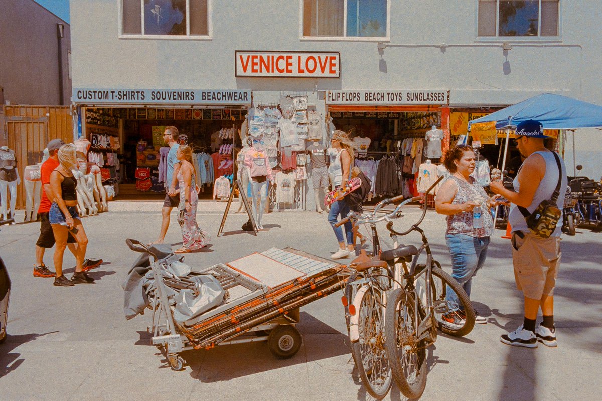Leica_UK's tweet photo. #FilmWeek with Douglas as he captures Go Skateboarding Day at Venice Beach 🎞️

"I was skating around with my Leica strapped to my back taking pictures throughout the day, this series represents a day in my life skating and then ending up by the pier for golden hour."

#LeicaM6 https://t.co/ObE0Puk6uB