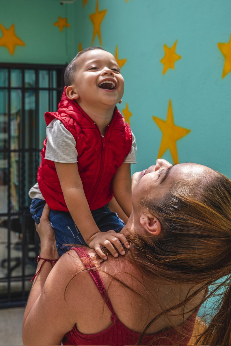 daheosp's tweet photo. Los bebés que son amamantados tienen un 60% menos riesgo de morir por síndrome de muerte súbita infantil, comparados con los que no son amamantados. El efecto es aún mayor para infantes que reciben lactancia materna exclusiva. Datos de la @OPSOMS_Col #Lactatón @Fundacion_Exito https://t.co/0THybbME3F