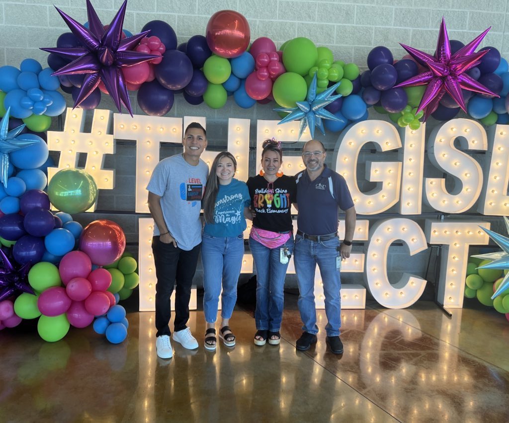 What can I say? Garland brings people together! Let’s make the magic happen this year. 🪄 #Convocation2023 #TheGISDEffect @Hickman_Rangers