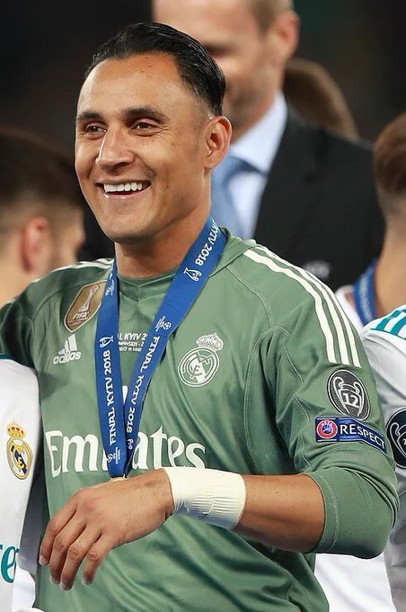 legend_obra's tweet photo. Keylor Navas'ı Fenerbahçe kalesinde görmek ister misiniz?
Sizin kaleci adayınız kim?
#Fenerbahce #navas #livakovic #cengiz #tete #udoh #ArdaGüler #krunic #yagız #mert #king #ndombele #alikoc #besiktas #adana #transfer #sondakika https://t.co/n0QS7Yk3ye