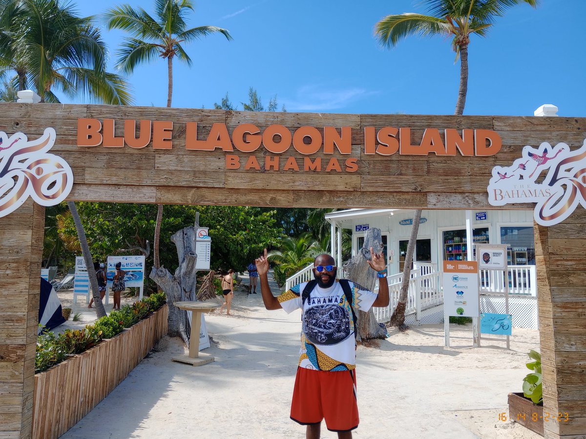 DVision242's tweet photo. Summers are for FUN!!!
#DeezyVision #DeezyVision242 #bluelagoonisland #SummerVibes https://t.co/95FYYOpYjD